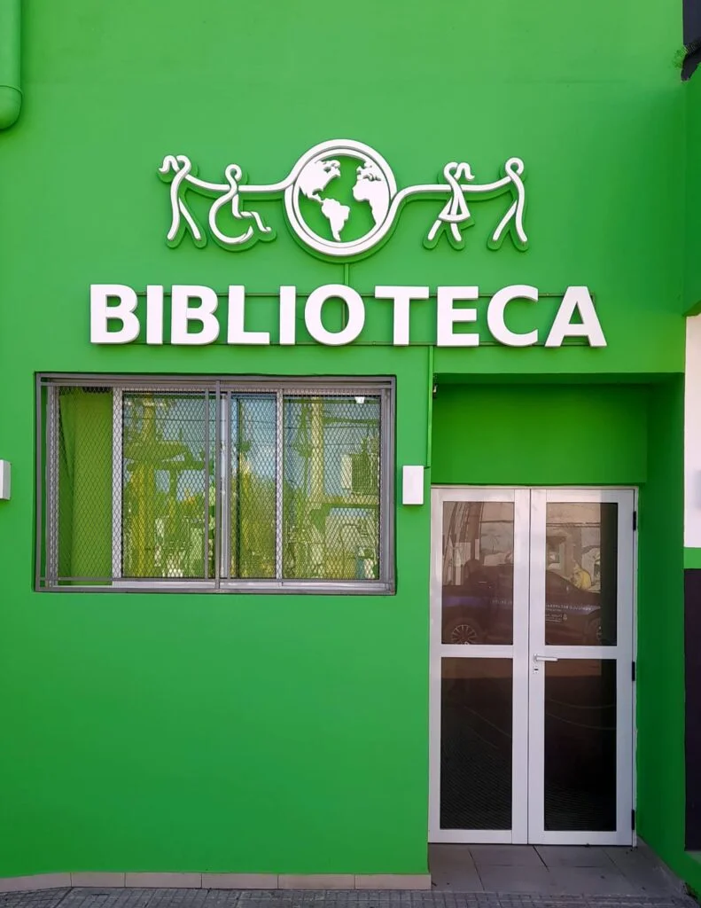 Frente de la Biblioteca de la U.E.G.P. N° 145