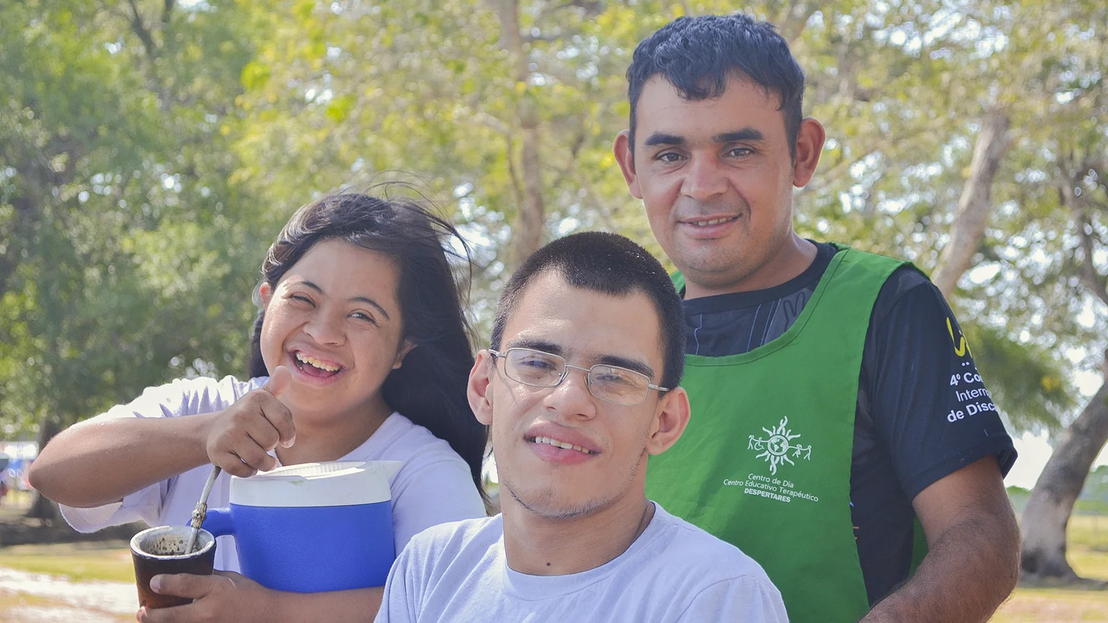 Foto provisoria: personas compartiendo un mate